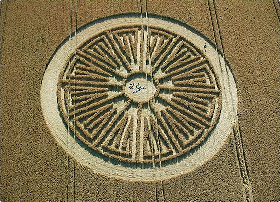 crop circle at East Kennett |  July 24 2005
