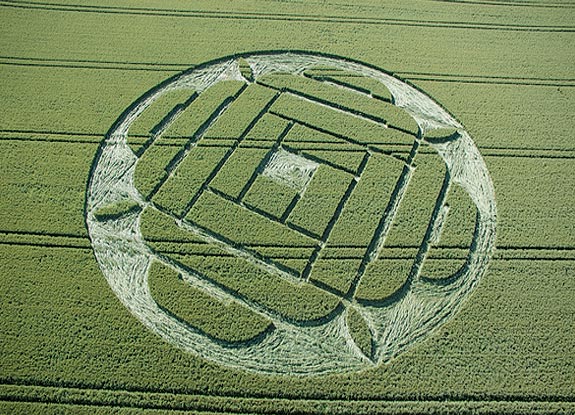 crop circle at Lockeridge |  June 22 2005
