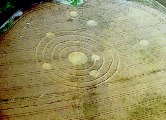 crop circle at Bluebell Hill |  August 12 2005