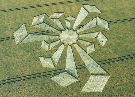 crop circle at Uffington |  July 08 2006