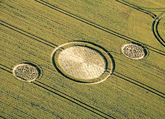 crop circle at Liddington Castle |  July 11 2006