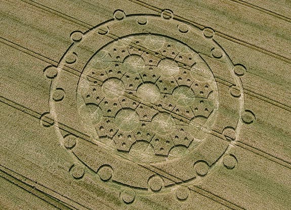 crop circle at Avebury | June 15 2008
