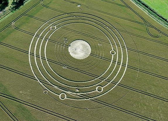 crop circle at Avebury Manor | July 15 2008