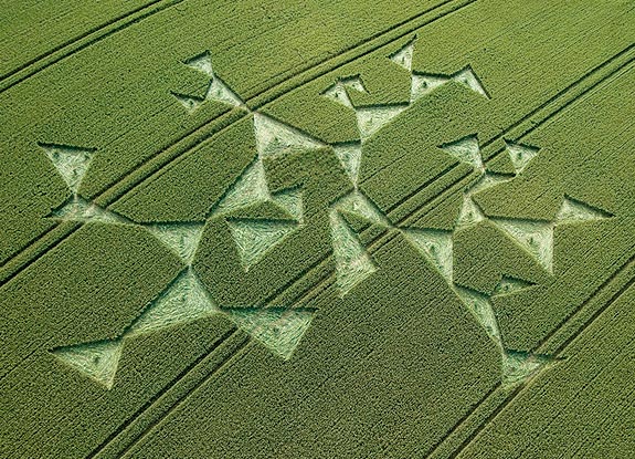 crop circle at Charlbury Hill | July 15 2008