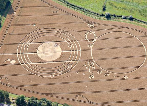 crop circle at Avebury Manor | July 23 2008