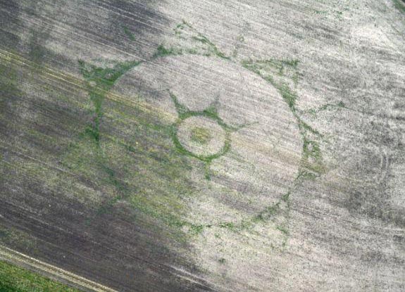 crop circle ghost at Poirino | April 2012