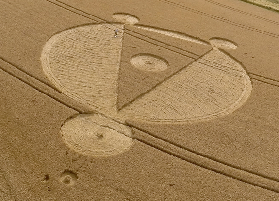 crop circle at East Kennett | August 5 2014